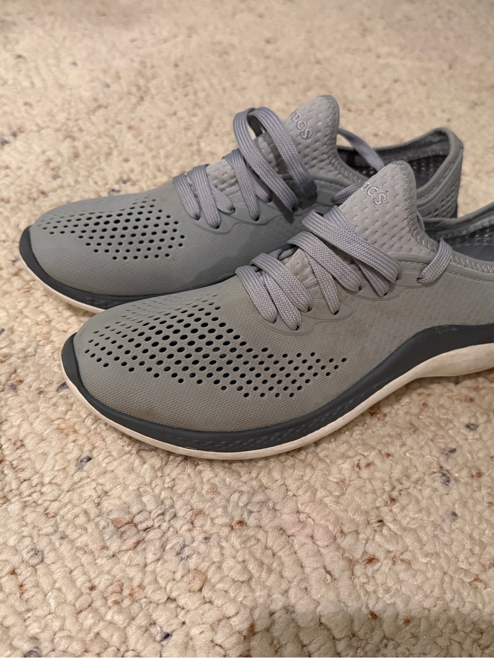 CROCS‎ Men's Size 9 Gray Perforated Athletic Sneakers